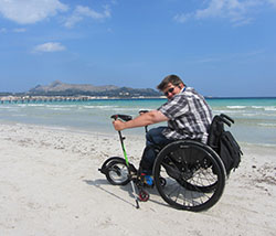 Pia beim Pole Wheeling auf Mallorca.