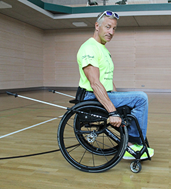 An das Bremsen mit den Stöcken in der Hand, muss man sich erst gewöhnen.