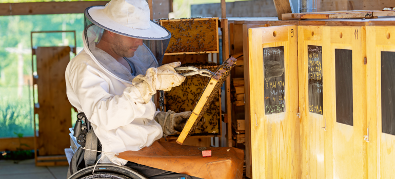 Leben mit Querschnittlähmung: Die Vision eines Bauern im Rollstuhl