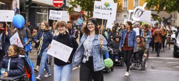 Menschenrechte sind nicht verhandelbar: Zum Protesttag am 5. Mai unterstützt die Aktion Mensch bundesweit Aktionen und Veranstaltungen für die Rechte von Menschen mit Behinderung / Bildcredits: Anna Spindelndreier